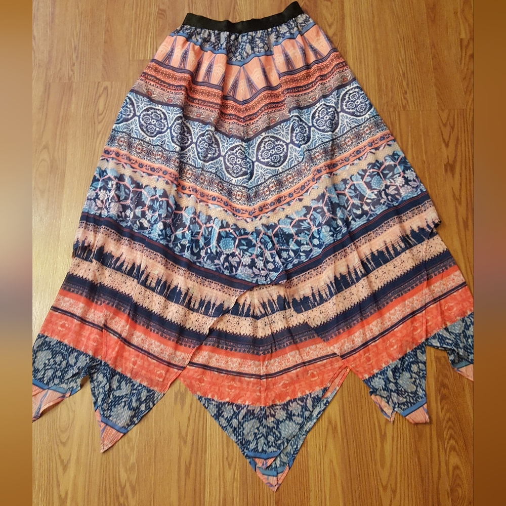 Bebe printed handkerchief skirt